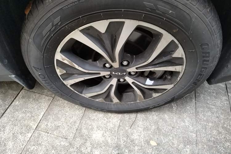 Used Kia Carnival 2021 2.0T Flagship Edition Right Front Wheel Hub