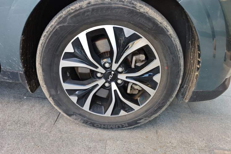 Used Kia Carnival 2021 2.0T Flagship Edition Right Front Wheel Hub