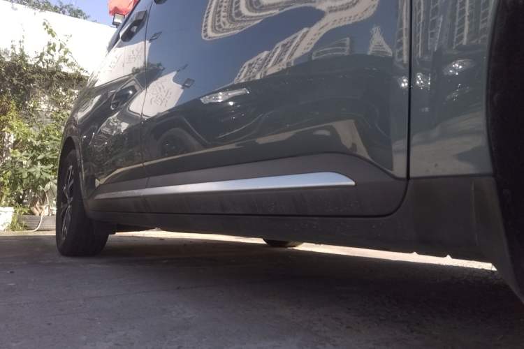 Used Kia Carnival 2021 2.0T Flagship Edition Right Side Sill