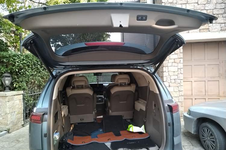 Used Kia Carnival 2021 2.0T Flagship Edition Trunk
