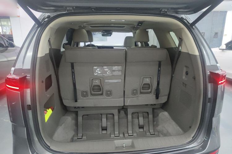 Used Kia Carnival 2021 2.0T Luxury Edition Trunk