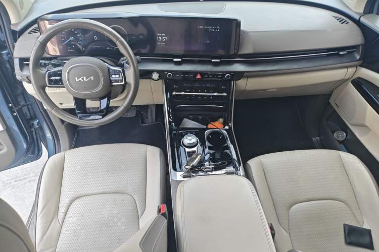 Used Kia Carnival 2021 2.0T Flagship Edition Center Console