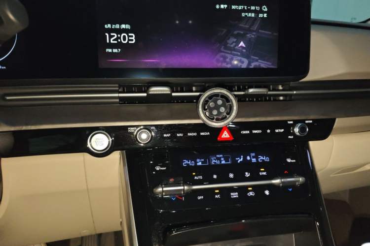 Used Kia Carnival 2021 2.0T Flagship Edition Audio And AC Panel