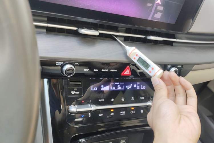 Used Kia Carnival 2021 2.0T Luxury Tech Edition Audio And AC Panel