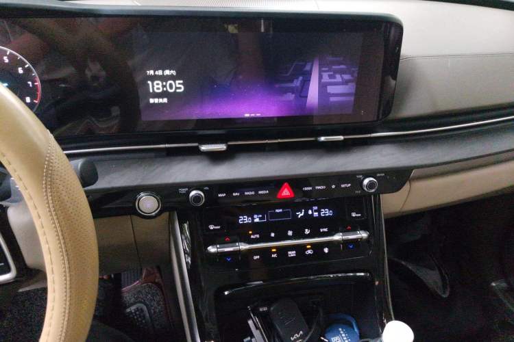 Used Kia Carnival 2021 2.0T Flagship Edition Audio And AC Panel