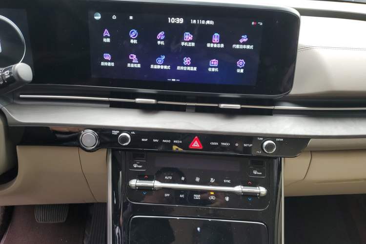 Used Kia Carnival 2021 2.0T Flagship Edition Audio And AC Panel