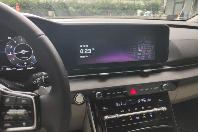 Used Kia Carnival 2021 2.0T Flagship Edition Audio And AC Panel