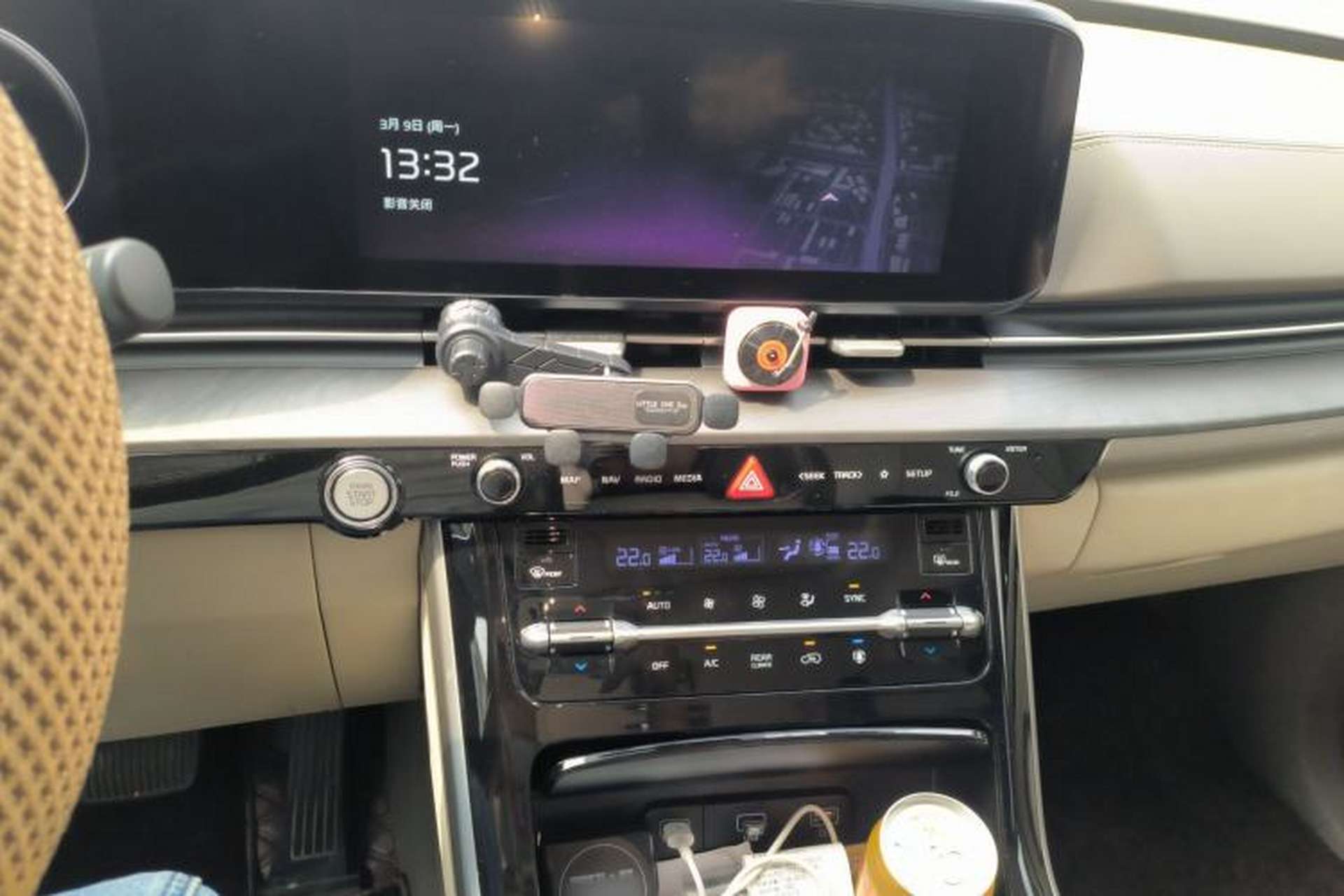 Used Kia Carnival 2021 2.0T Flagship Edition Audio And AC Panel