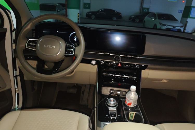Used Kia Carnival 2021 2.0T Flagship Edition Center Console