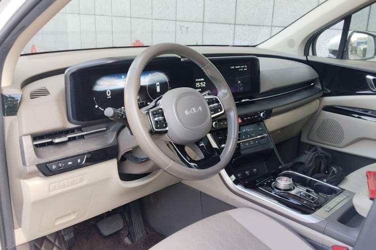 Used Kia Carnival 2021 2.0T Luxury Tech Edition Center Console