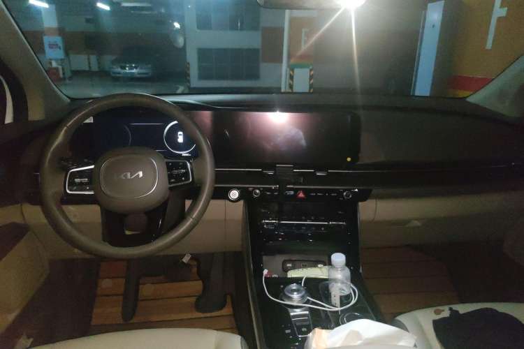 Used Kia Carnival 2021 2.0T Flagship Edition Center Console