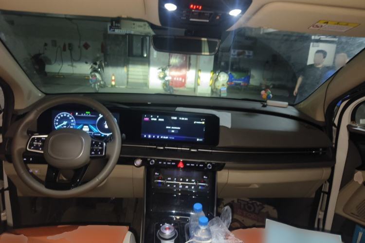 Used Kia Carnival 2021 2.0T Flagship Edition Center Console