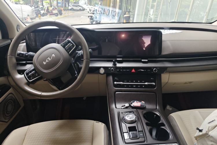 Used Kia Carnival 2021 2.0T Flagship Edition Center Console