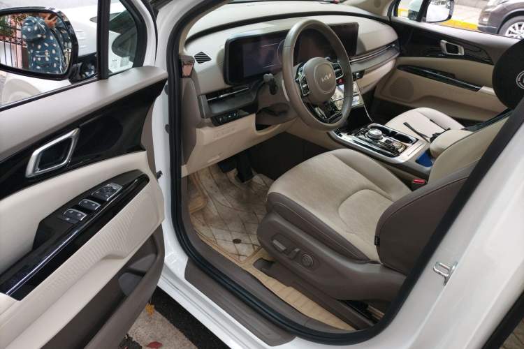 Used Kia Carnival 2021 2.0T Luxury Tech Edition Driver Seat