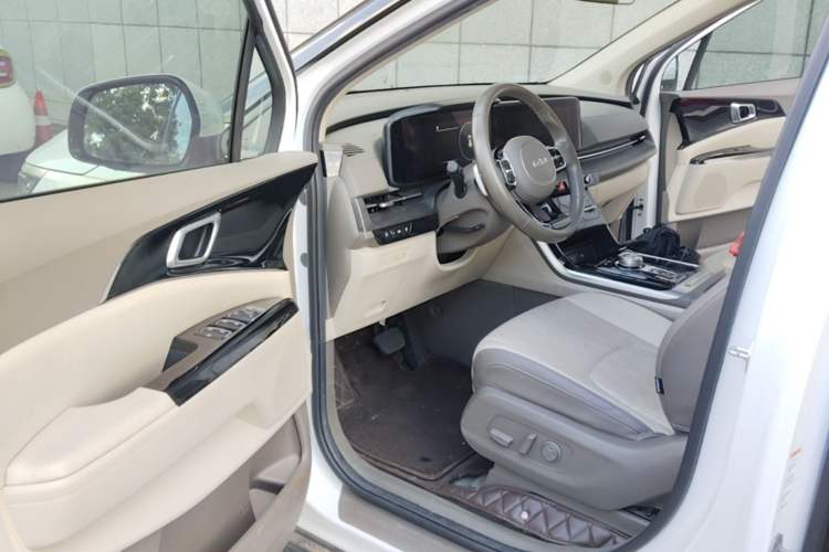 Used Kia Carnival 2021 2.0T Luxury Tech Edition Driver Seat