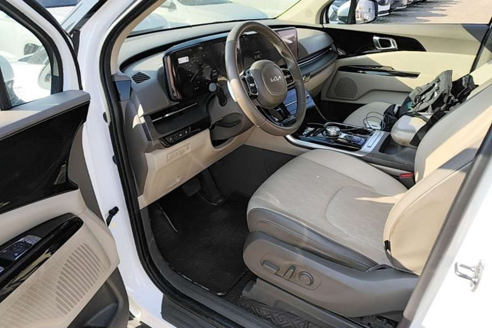 Used Kia Carnival 2021 2.0T Luxury Edition Driver Seat