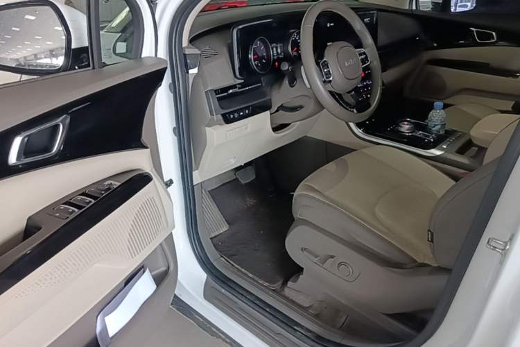 Used Kia Carnival 2021 2.0T Luxury Tech Edition Driver Seat