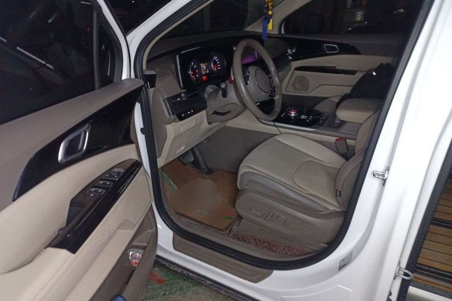 Used Kia Carnival 2021 2.0T Luxury Tech Edition Driver Seat
