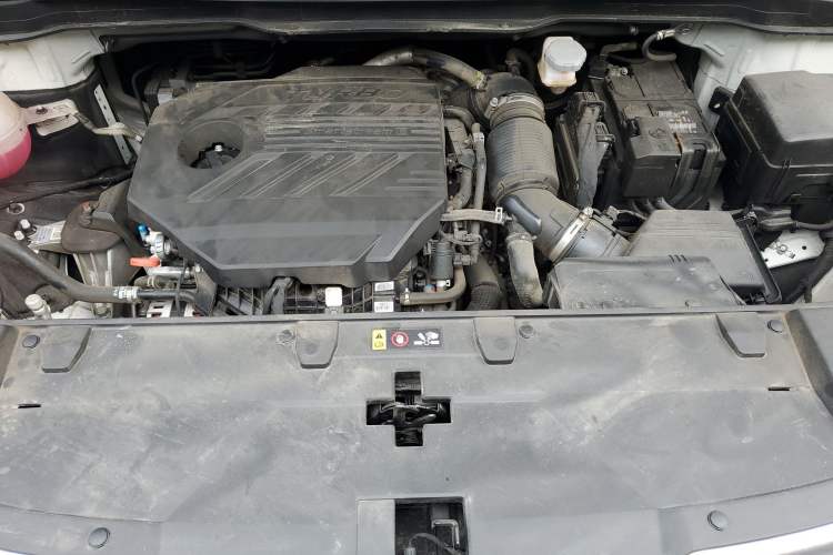 Used Kia Carnival 2021 2.0T Flagship Edition Engine Bay