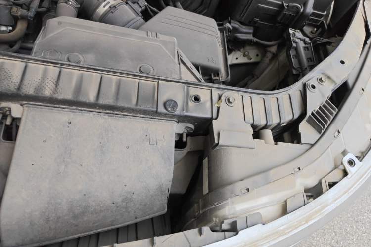 Used Kia Carnival 2021 2.0T Flagship Edition Engine Bay Left