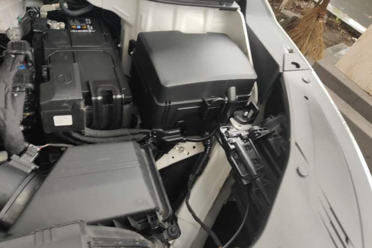 Used Kia Carnival 2021 2.0T Flagship Edition Engine Bay Left