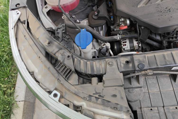 Used Kia Carnival 2021 2.0T Flagship Edition Engine Bay Right