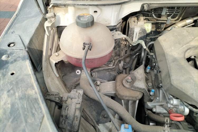 Used Kia Carnival 2021 2.0T Luxury Edition Engine Bay Right
