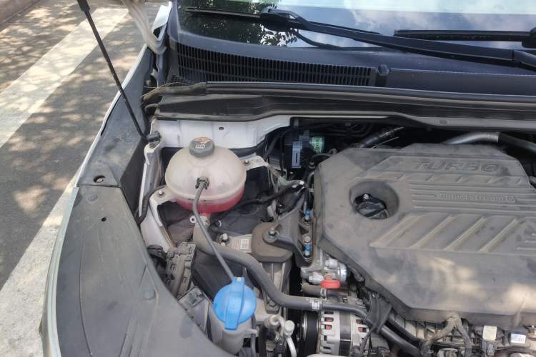 Used Kia Carnival 2021 2.0T Flagship Edition Engine Bay Right