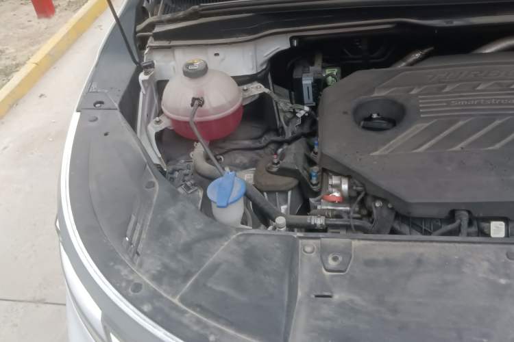 Used Kia Carnival 2021 2.0T Flagship Edition Engine Bay Right