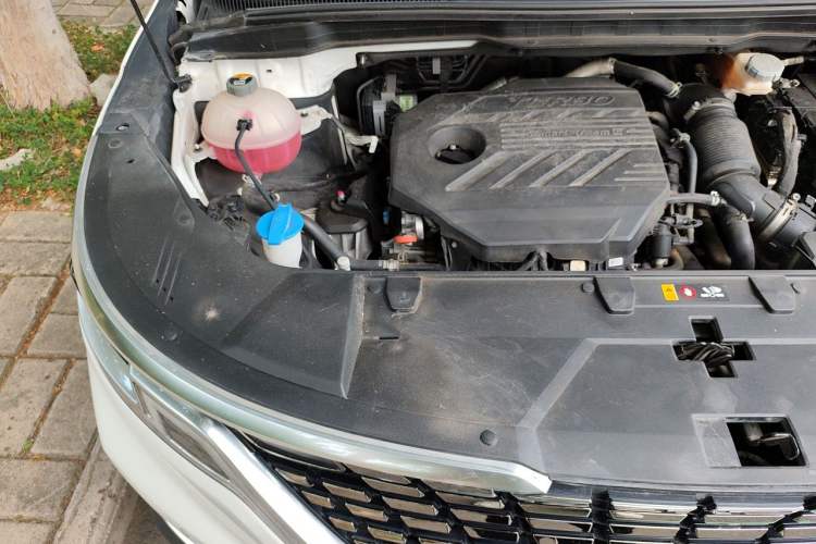 Used Kia Carnival 2021 2.0T Luxury Tech Edition Engine Bay Right