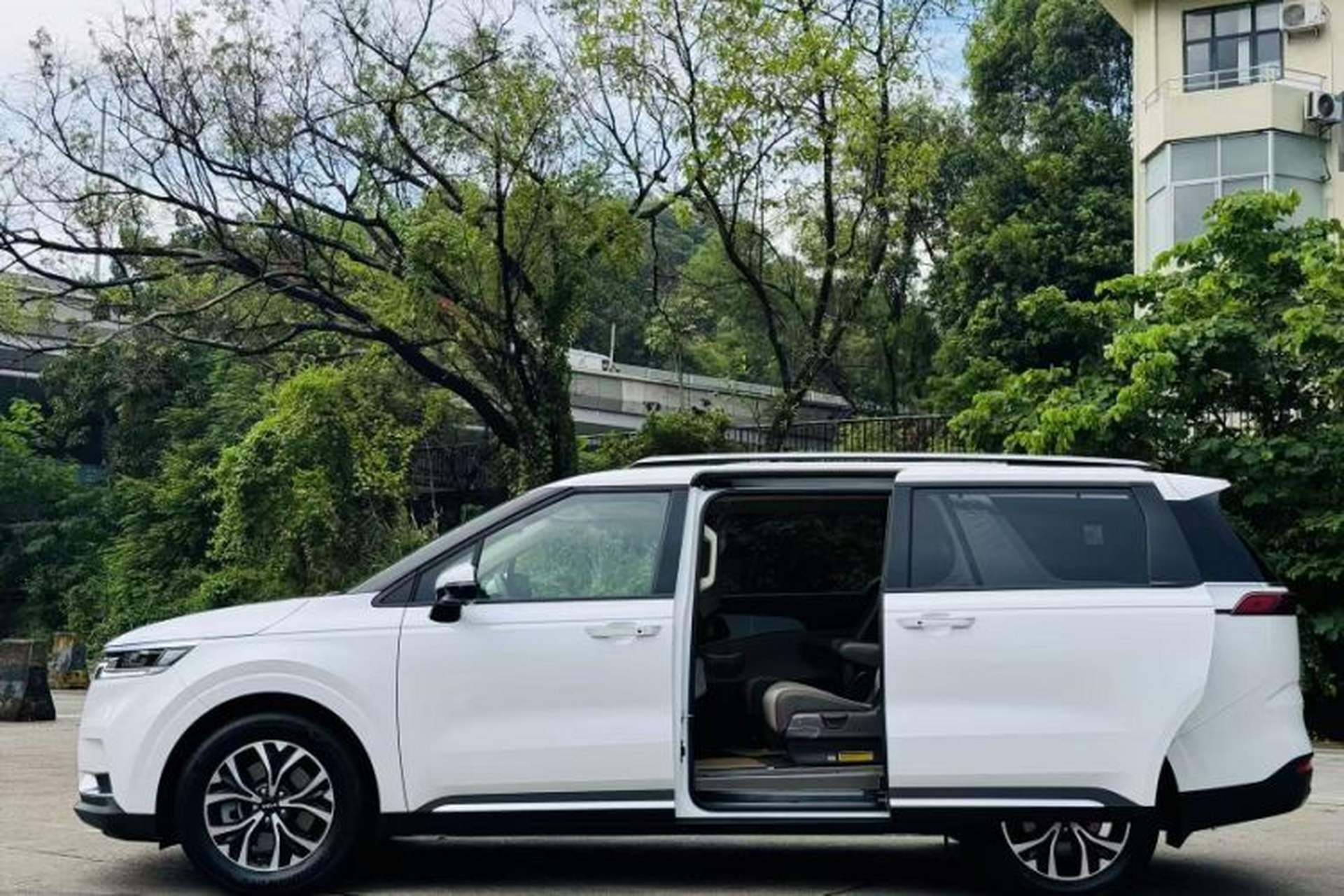 Used Kia Carnival 2021 2.0T Luxury Tech Edition Exterior 2
