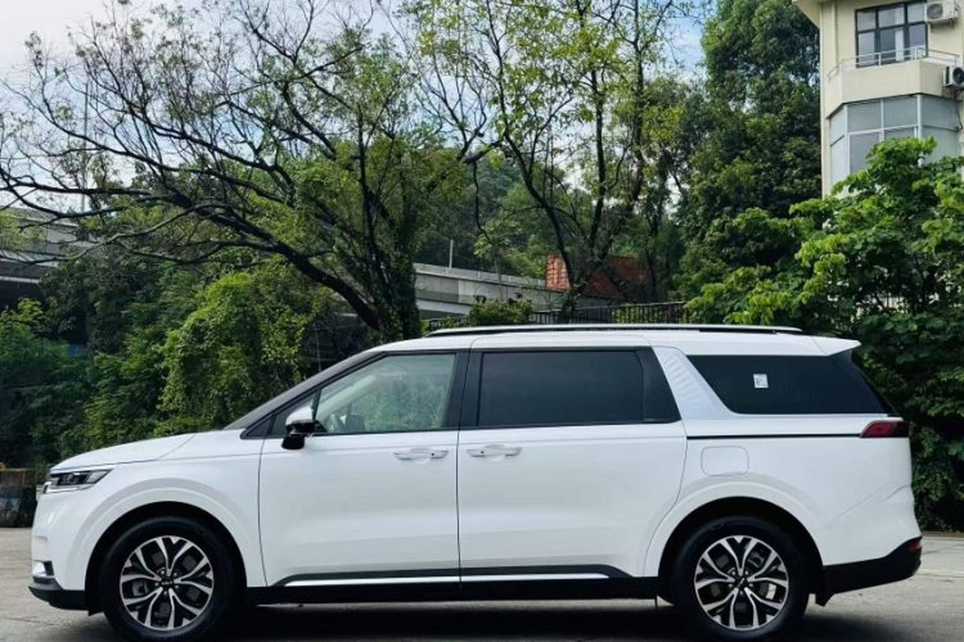 Used Kia Carnival 2021 2.0T Luxury Tech Edition Exterior 3