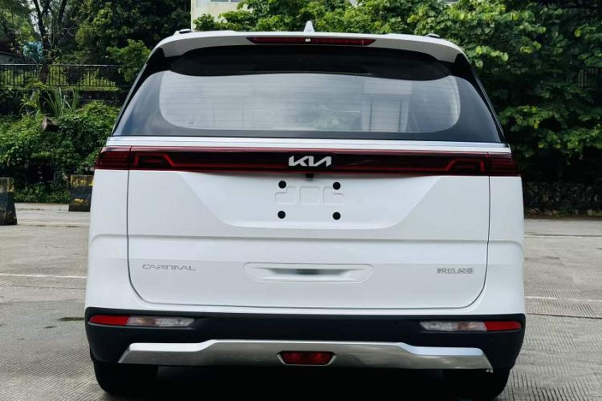 Used Kia Carnival 2021 2.0T Luxury Tech Edition Exterior 8