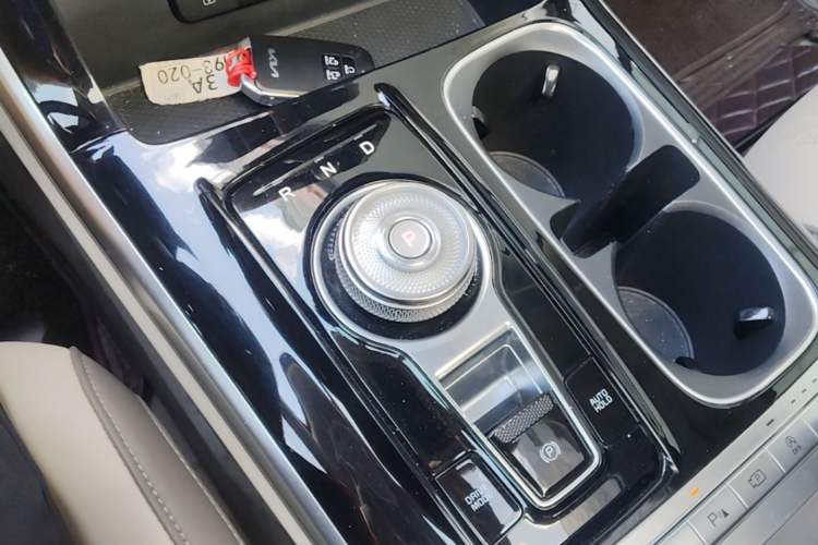 Used Kia Carnival 2021 2.0T Luxury Tech Edition Gear Lever