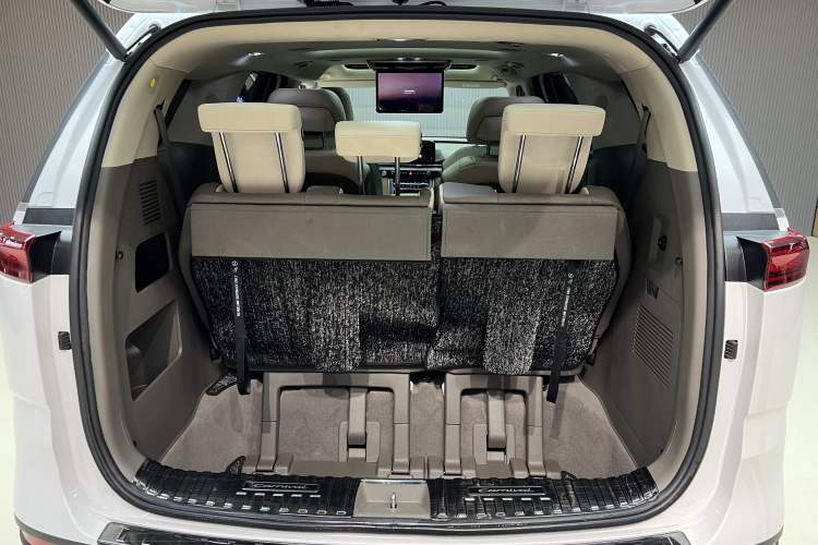 Used Kia Carnival 2021 2.0T Luxury Tech Edition Interior 12