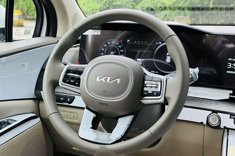 Used Kia Carnival 2021 2.0T Luxury Tech Edition Interior 2