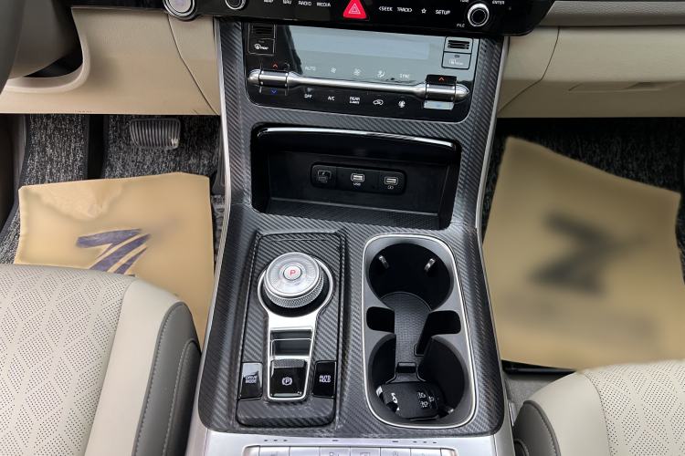 Used Kia Carnival 2021 2.0T Luxury Tech Edition Interior 5