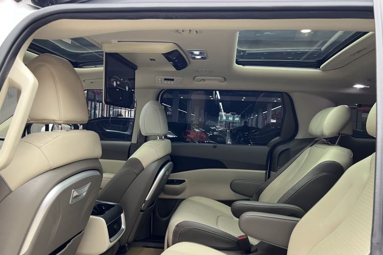 Used Kia Carnival 2021 2.0T Luxury Tech Edition Interior 8