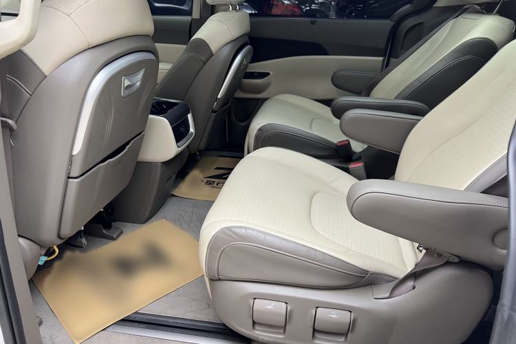 Used Kia Carnival 2021 2.0T Luxury Tech Edition Interior 9