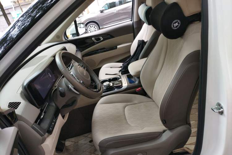 Used Kia Carnival 2021 2.0T Luxury Tech Edition Left Front Seat