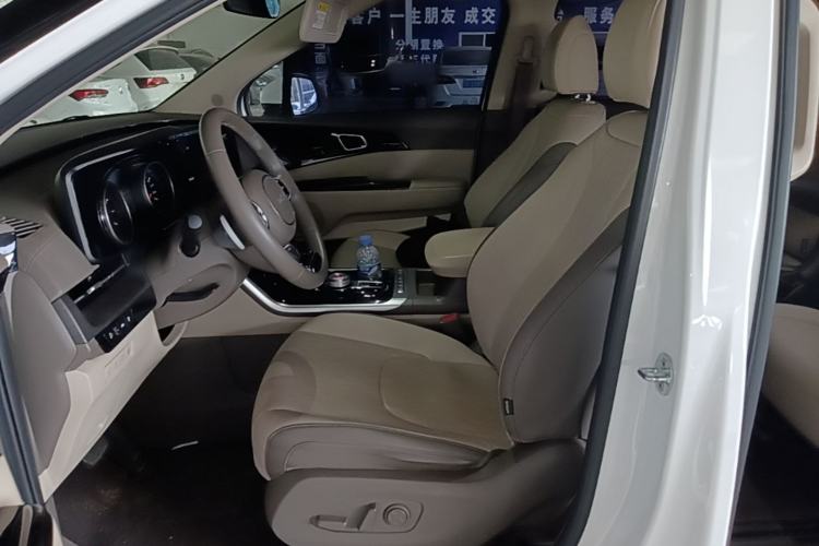 Used Kia Carnival 2021 2.0T Luxury Tech Edition Left Front Seat