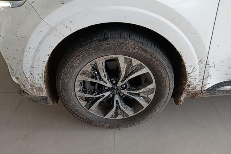 Used Kia Carnival 2021 2.0T Luxury Tech Edition Left Front Wheel Hub