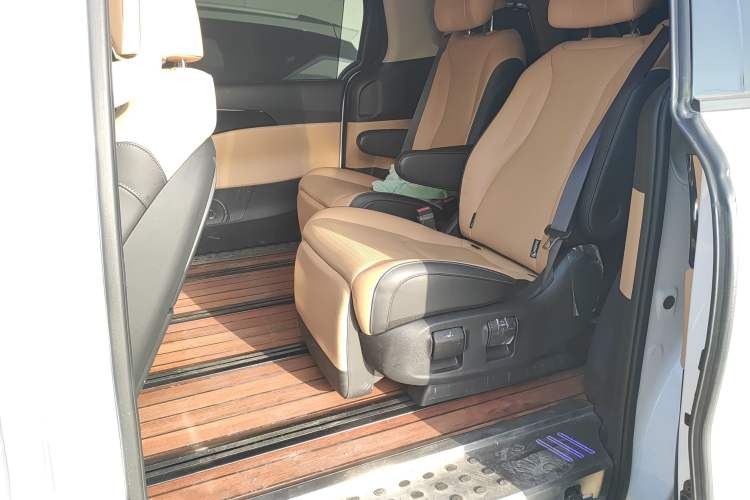 Used Kia Carnival 2021 2.0T Flagship Edition Left Rear Seat