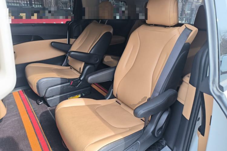 Used Kia Carnival 2021 2.0T Luxury Tech Edition Left Rear Seat