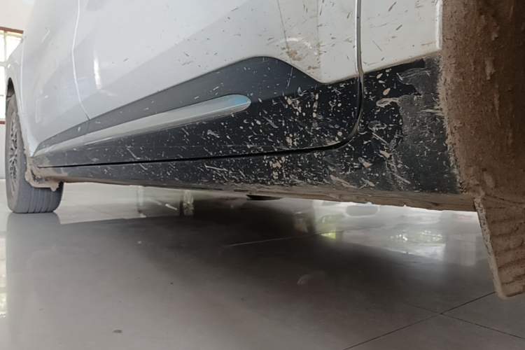 Used Kia Carnival 2021 2.0T Luxury Tech Edition Left Side Sill