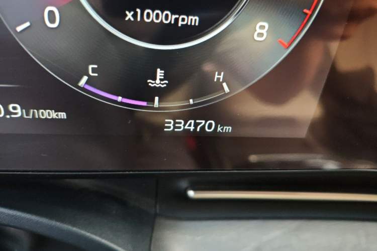 Used Kia Carnival 2021 2.0T Luxury Tech Edition Odometer Close Up