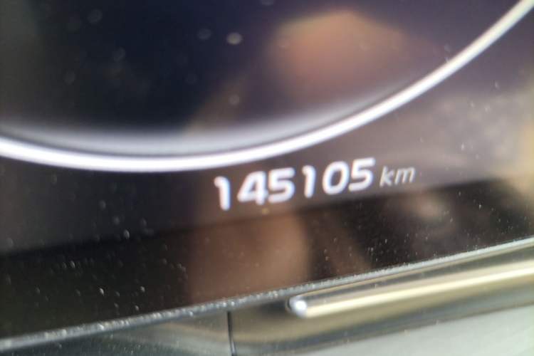 Used Kia Carnival 2021 2.0T Luxury Edition Odometer Close Up