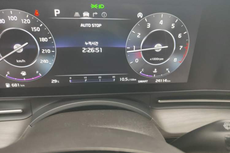 Used Kia Carnival 2021 2.0T Flagship Edition Odometer Close Up