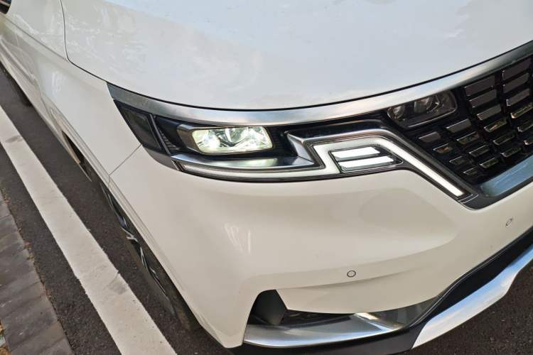 Used Kia Carnival 2021 2.0T Luxury Tech Edition Right Front Headlight