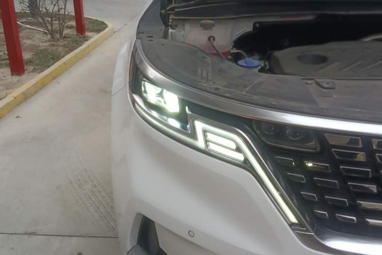 Used Kia Carnival 2021 2.0T Flagship Edition Right Front Headlight